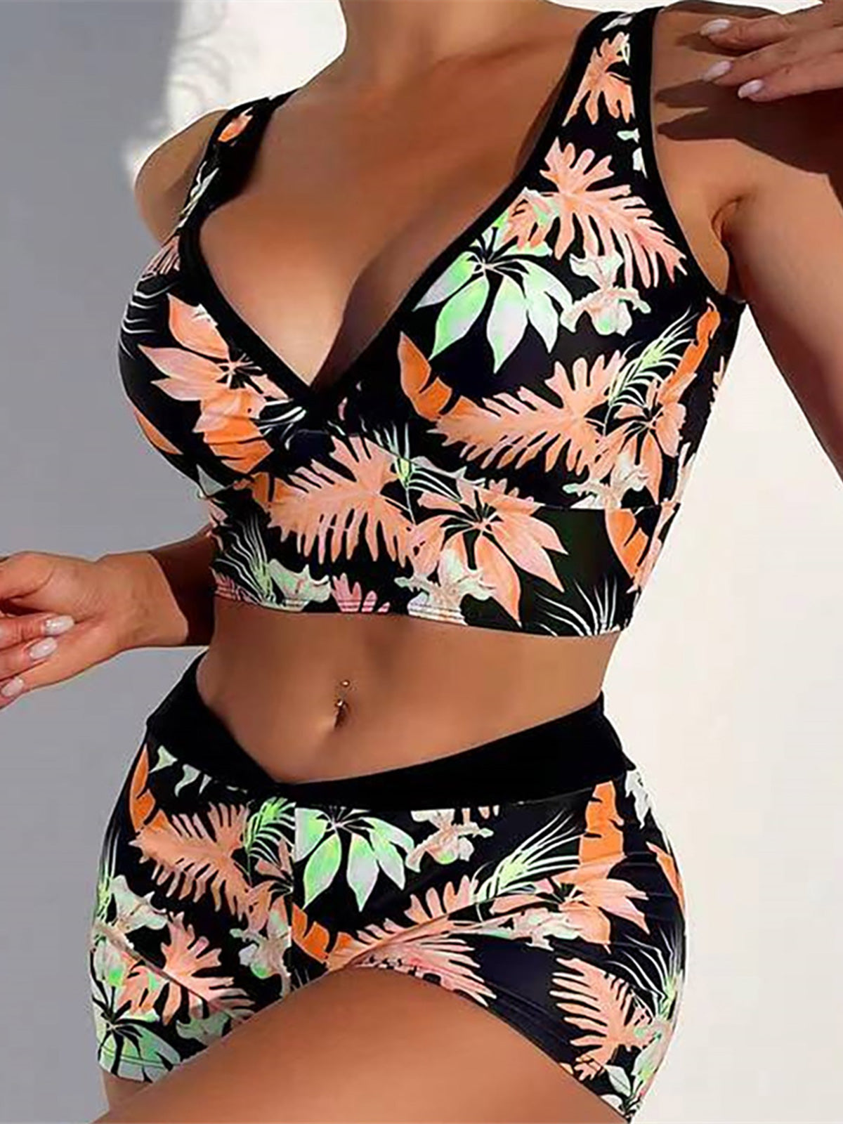 LD | Vrouwelijke en lichtgewicht bikini