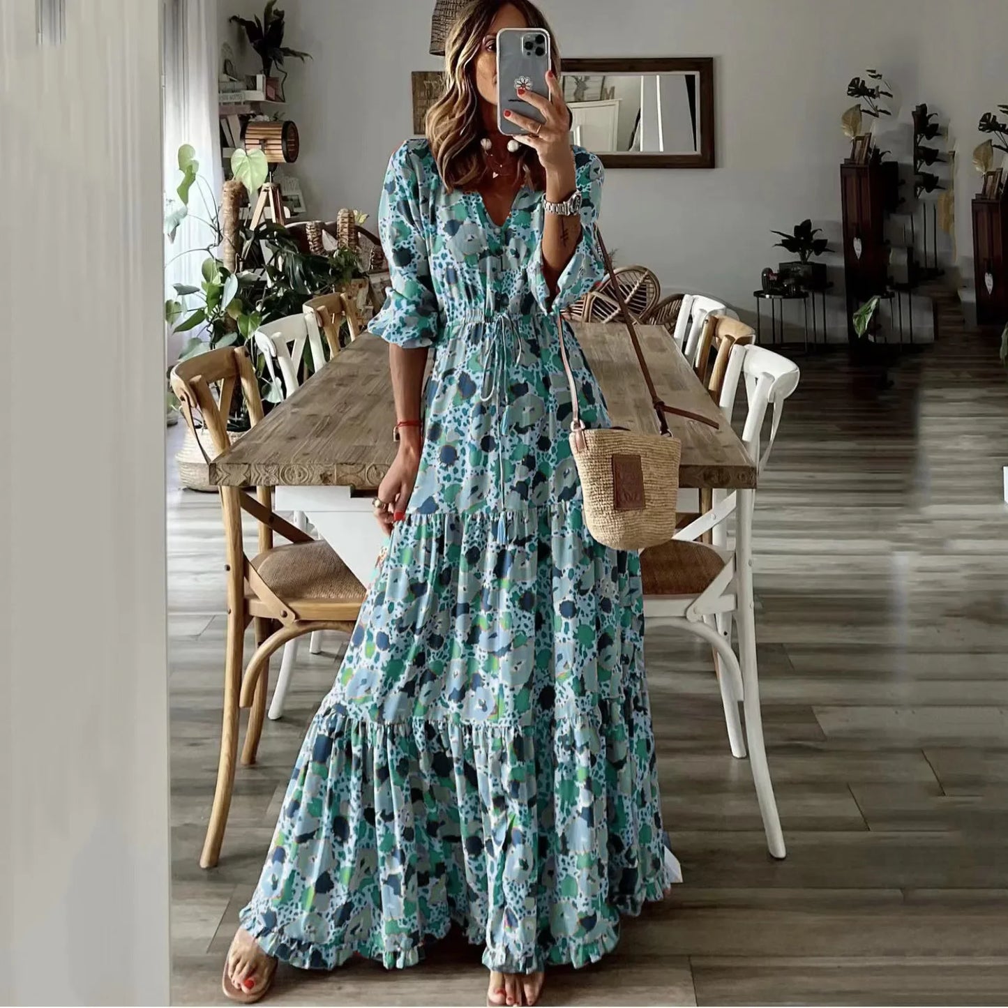 LD 2024 zomer nieuwe europese en amerikaanse vrouwen kleding temperament vakantie v-hals gedrukte grote swing lange jurk