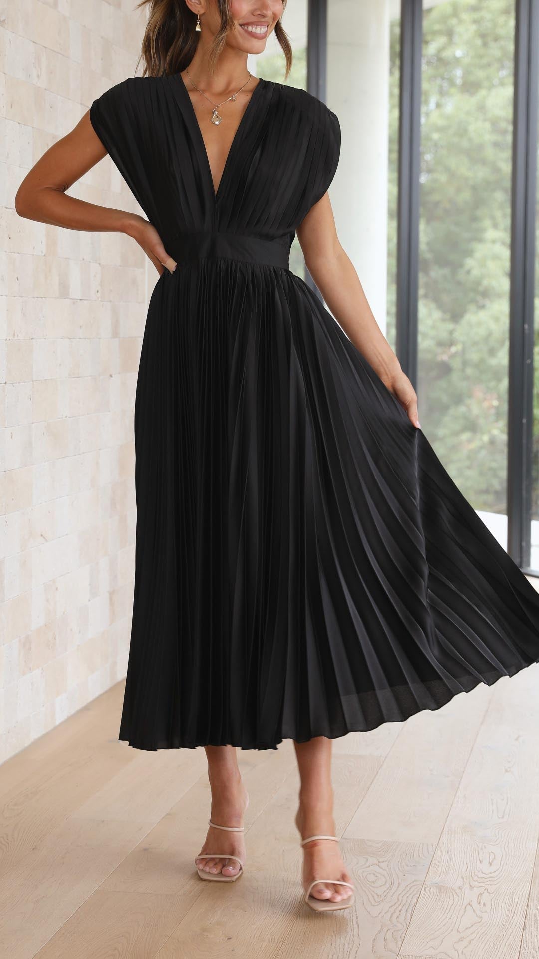 LD | Elegante geplooide jurk met een luxueuze glans