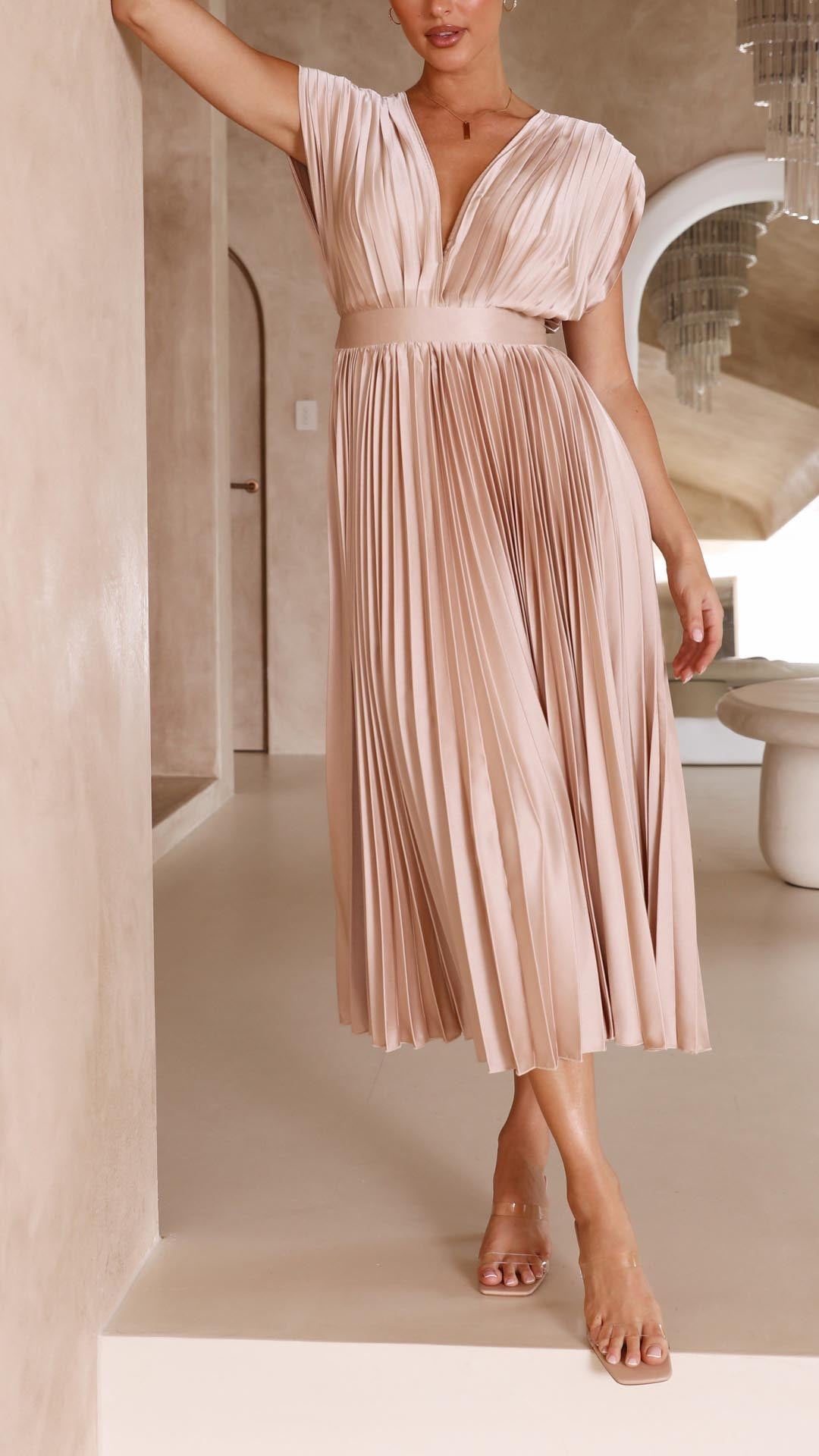 LD | Elegante geplooide jurk met een luxueuze glans