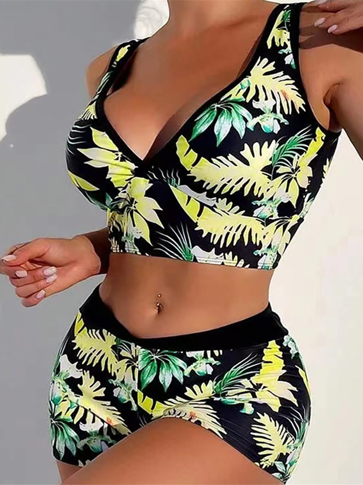 LD | Vrouwelijke en lichtgewicht bikini
