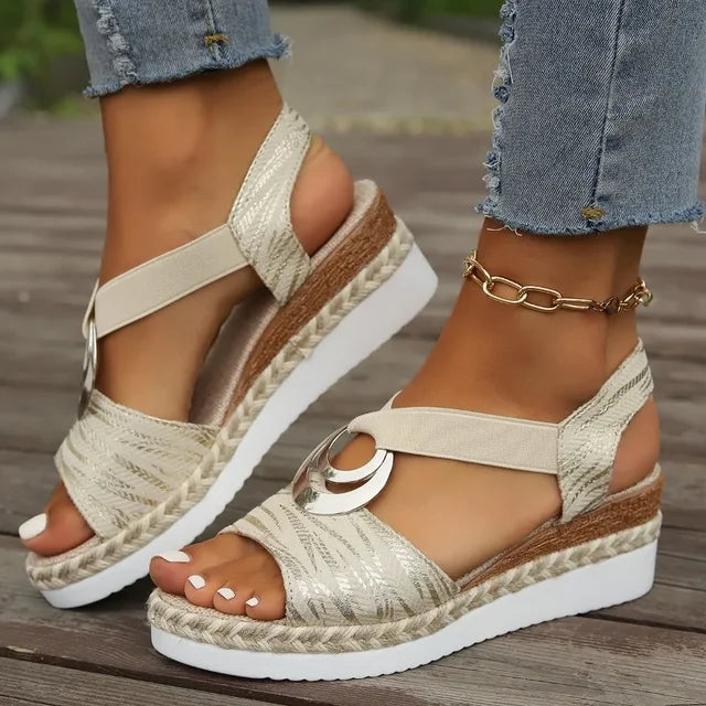 LD | Sandalen met sleehak