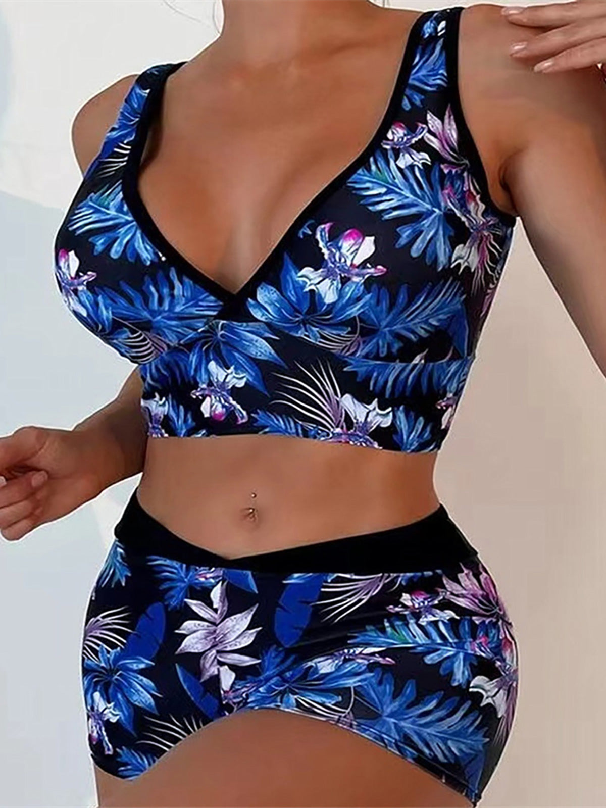 LD | Vrouwelijke en lichtgewicht bikini