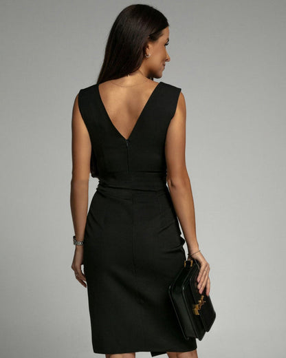 LD | Getailleerde pencil jurk met V-hals en elegante opening