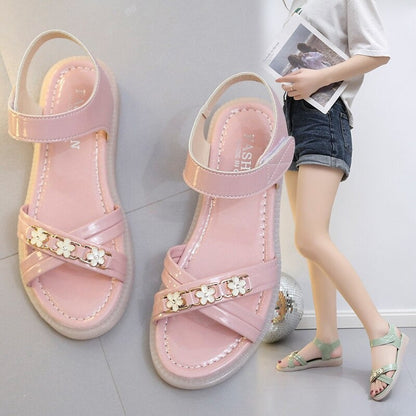 LD | Vrouwelijke en luchtige sandalen