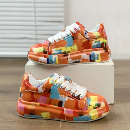 LD | Levendige sportschoenen in graffitistijl