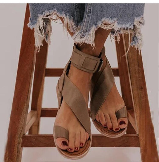 LD | sandalen met kruisbandje en teenring
