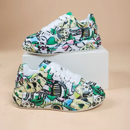 LD | Levendige sportschoenen in graffitistijl