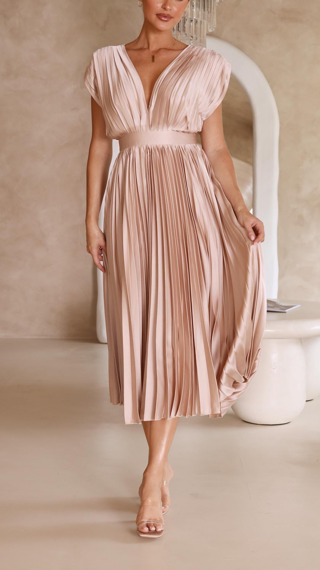LD | Elegante geplooide jurk met een luxueuze glans