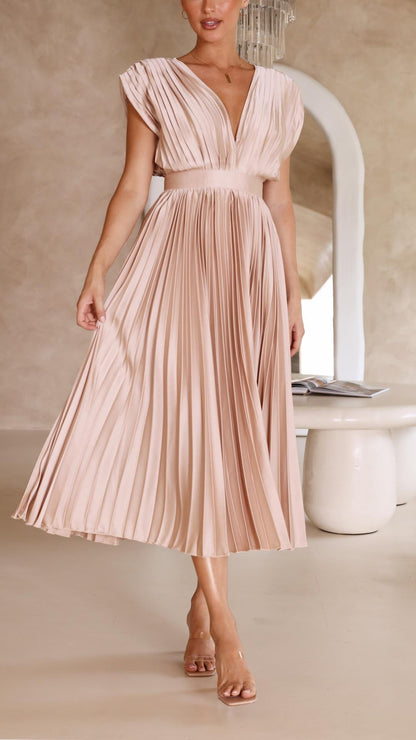 LD | Elegante geplooide jurk met een luxueuze glans