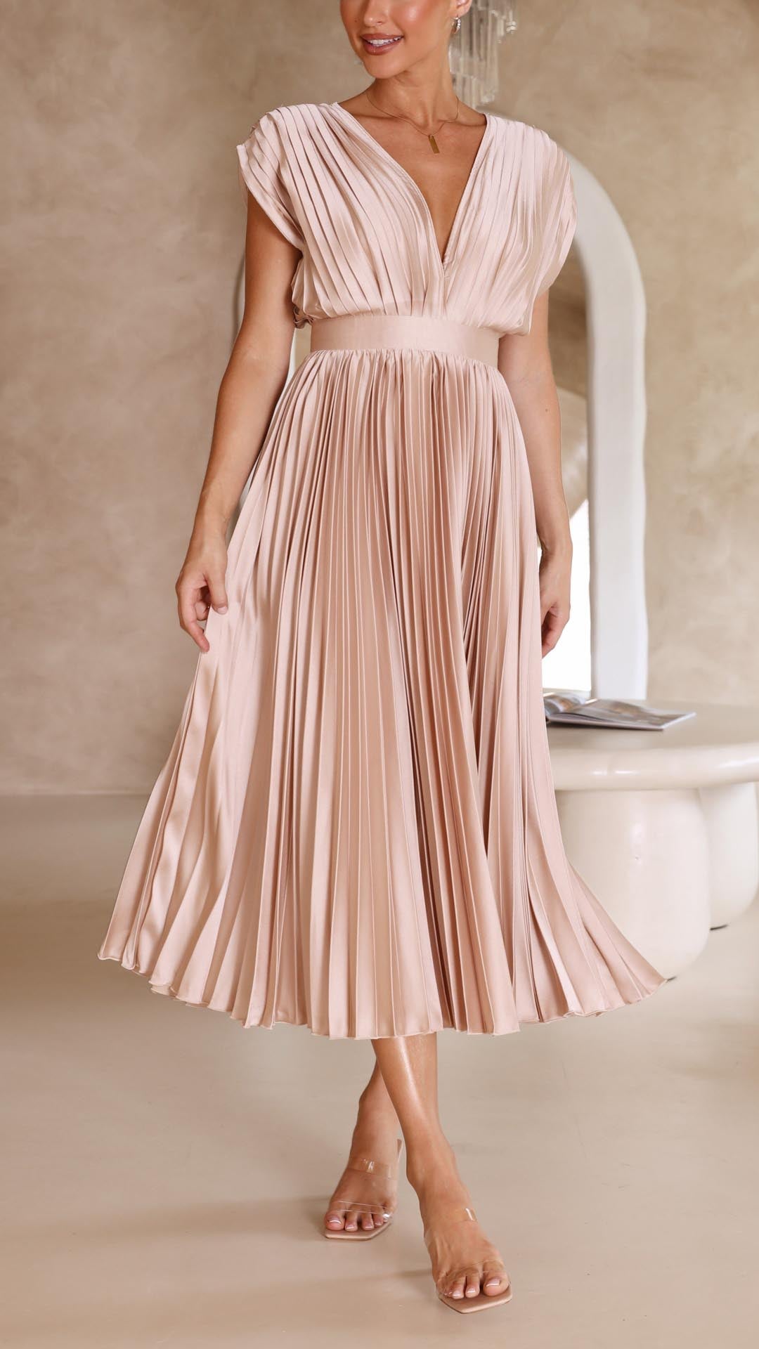 LD | Elegante geplooide jurk met een luxueuze glans