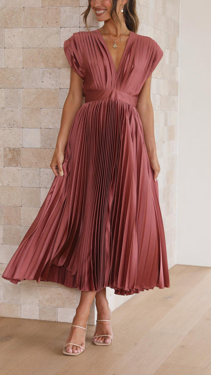 LD | Elegante geplooide jurk met een luxueuze glans