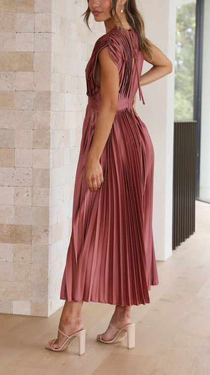 LD | Elegante geplooide jurk met een luxueuze glans