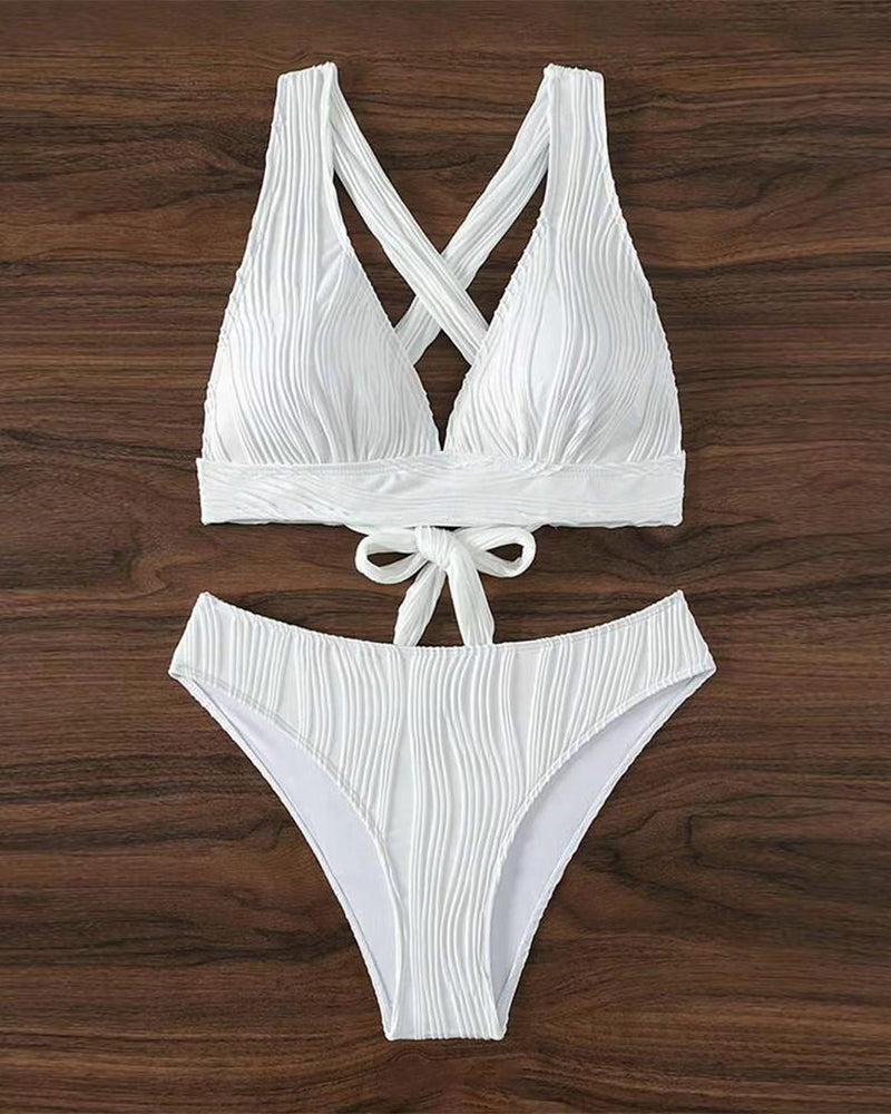 LD | Eenkleurige, sexy bikini met diepe V-halslijn