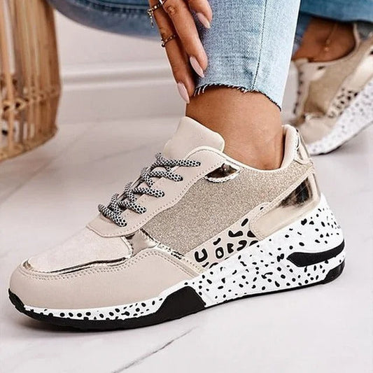 LD | Damessneakers met plateau