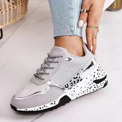 LD | Damessneakers met plateau