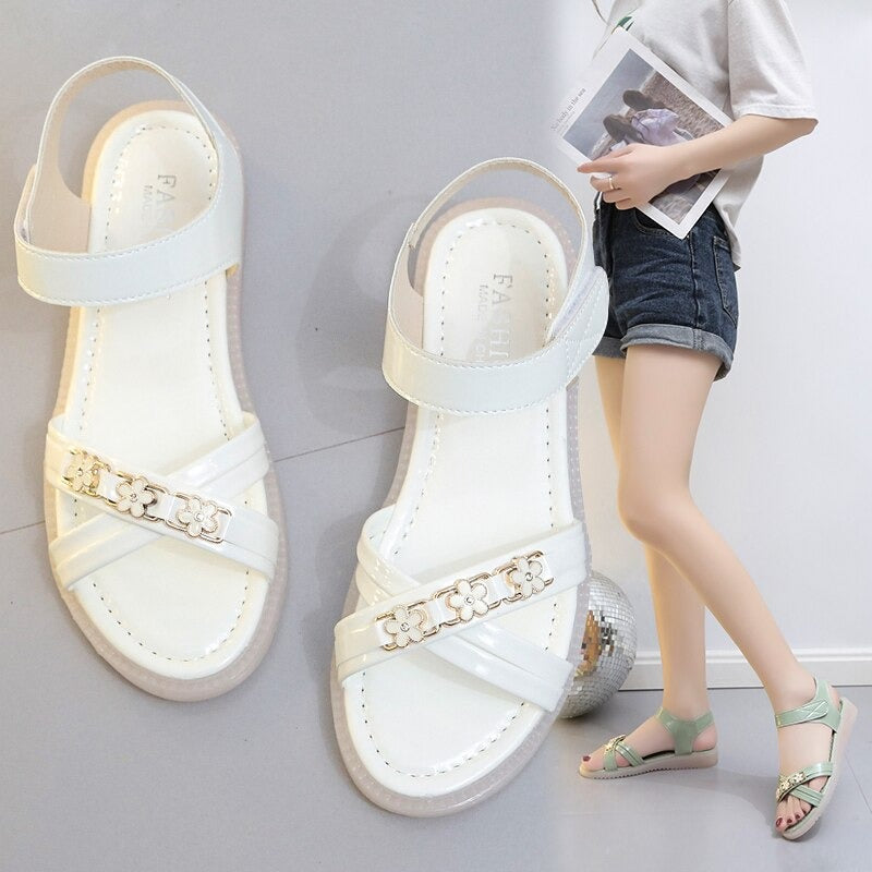 LD | Vrouwelijke en luchtige sandalen